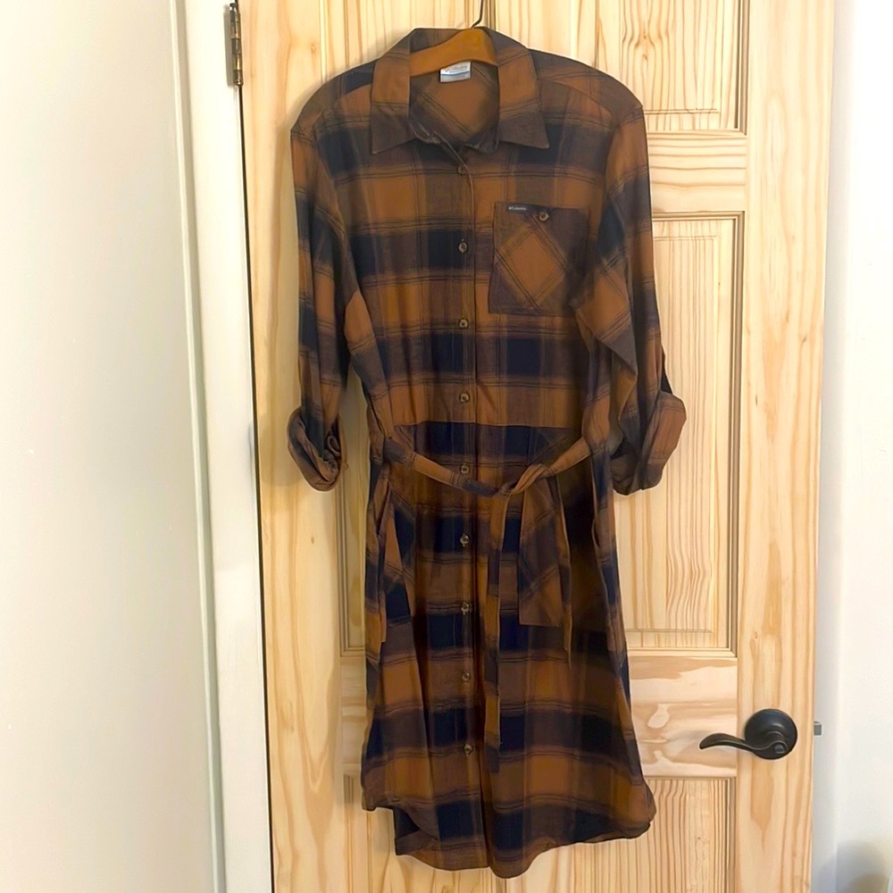 Columbia flannel dress with pockets. Worn once. Orangey-brown & navy. No flaws.
